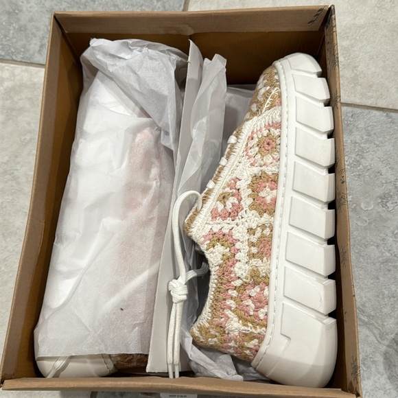 Free People Catch Me If you can crochet sneakers 39 - Picture 4 of 5